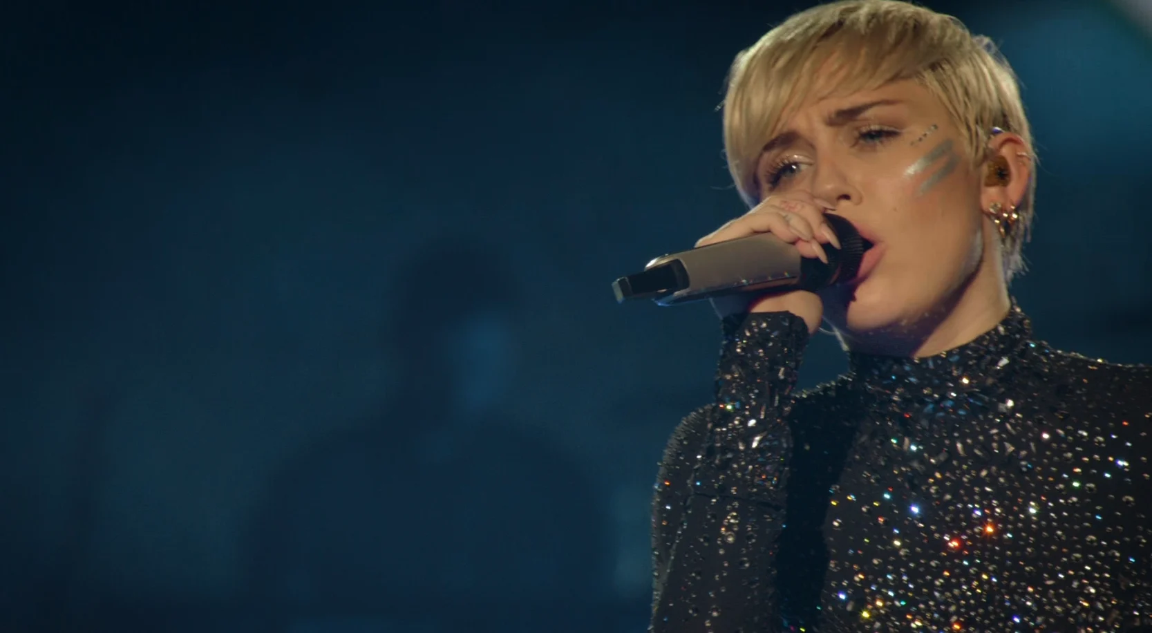 麦莉·赛勒斯 Miley Cyrus: Bangerz Tour (2014) Blu-ray 1080i AVC LPCM 5.1 《ISO 20.64GB》-蓝光演唱会资源网