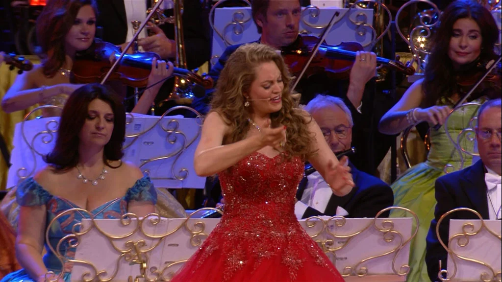 图片[3]-安德列·里欧和约翰斯特劳斯交响乐团 荷兰马斯特里赫特 André Rieu and His Johann Strauss Orchestra: Falling in Love – Live in Maastricht《ISO 41.2G》-蓝光演唱会资源网