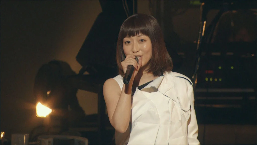 Every Little Thing Concert Tour 2013 -ON AND ON-《BDISO 35.6G》-蓝光演唱会资源网