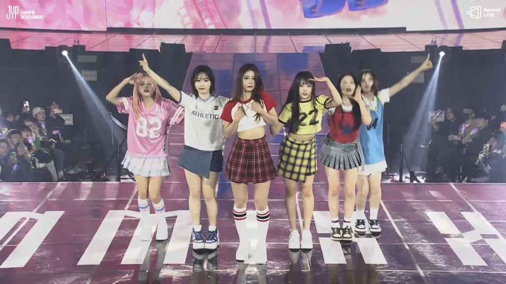 NMIXX THE 1ST FAN CONCERT NMIXX CHANGE UP MIXX UNIVERSITY 2023 [HDTV TS 6.01GB]-蓝光演唱会资源网