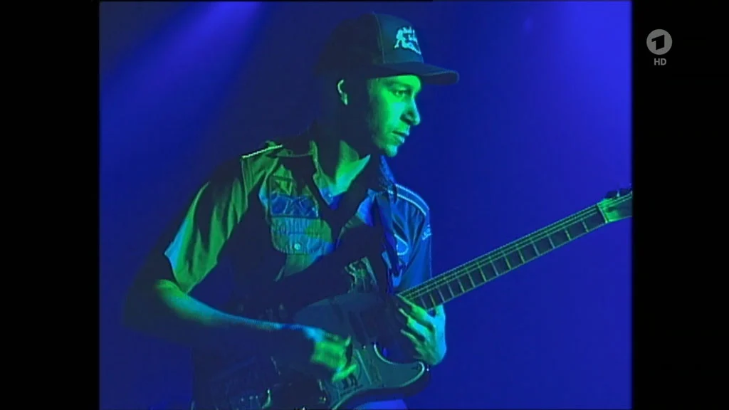 图片[3]-Rage Against The Machine – 2000-02-04 – Philipshalle, Düsseldorf, Germany – Blu-ray《BDMV 11.9G》-蓝光演唱会资源网