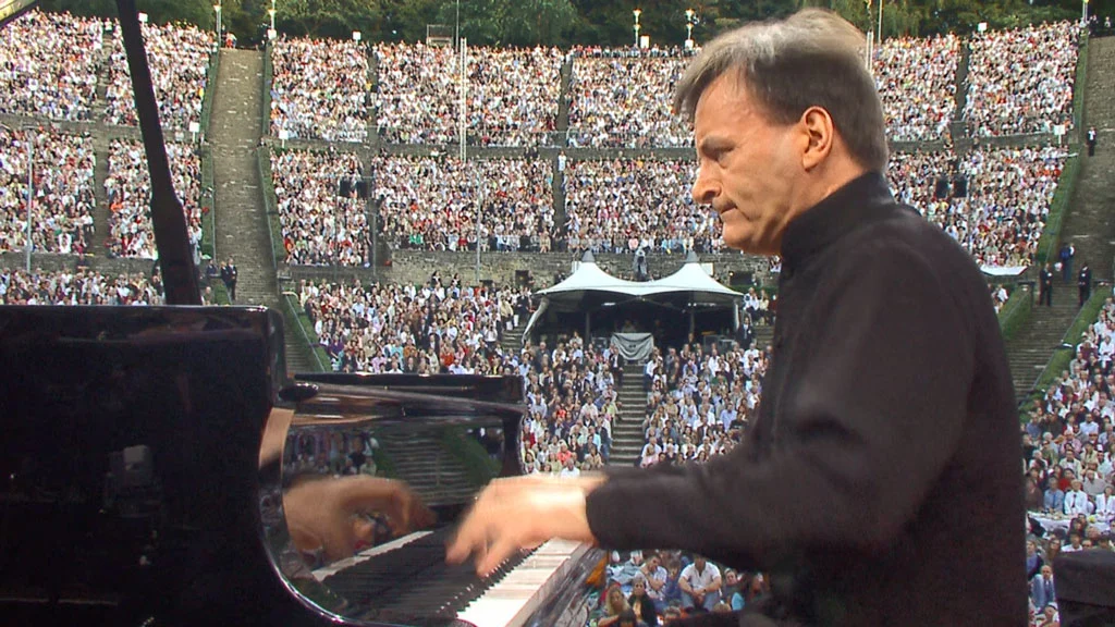 图片[4]-Waldbuehne 2007 – Rhapsodies (Sir Simon Rattle, Stephen Hough, Wenzel Fuchs) 2007 [BDMV 22GB]-蓝光演唱会资源网