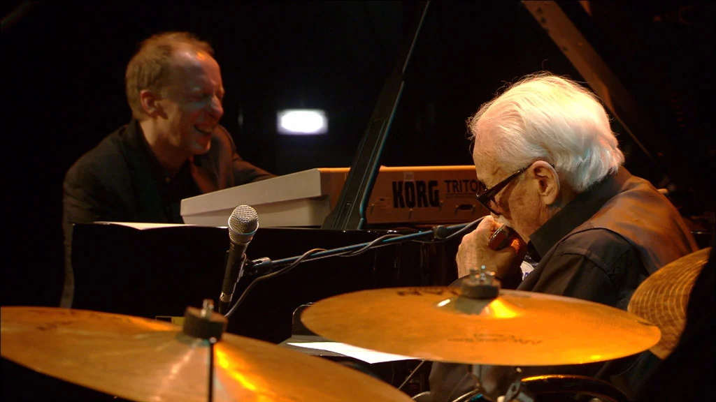 图片[5]-托兹·席尔曼斯 Toots Thielemans – Live at le Chapiteau Opera de Liege, May 17, 2012《BDMV 15.9GB》-蓝光演唱会资源网