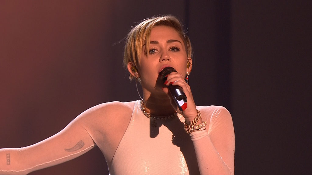 麦莉·赛勒斯 Miley Cyrus – Wrecking Ball (2013 MTV EMA 1080i) [HDTV TS 820MB]-蓝光演唱会资源网